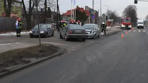 Dwie "książkowo proste" kolizje, żadnej kary. Tak jeździ zastępca prokuratora generalnego
