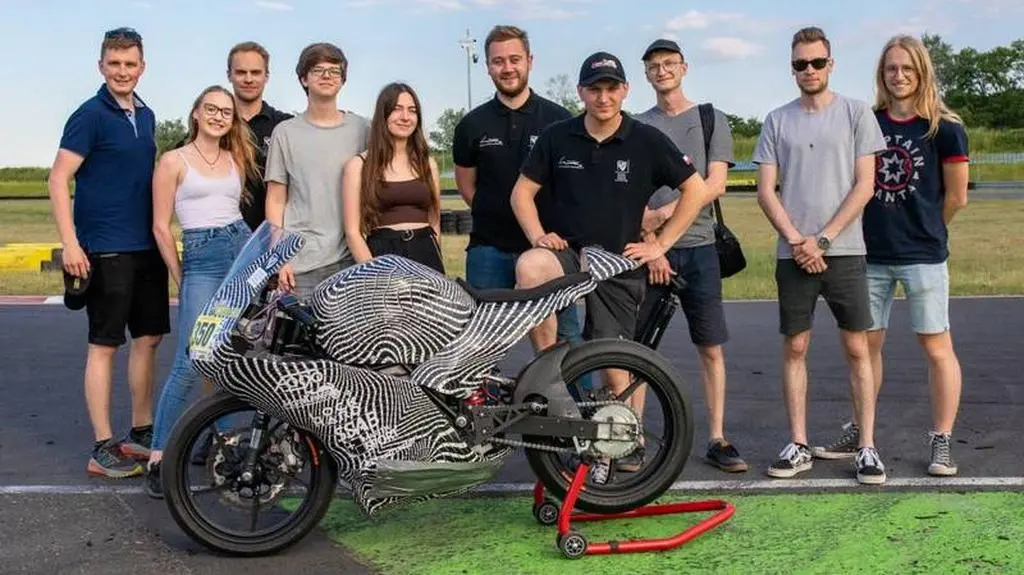 Zespół konstruktorów motocykla