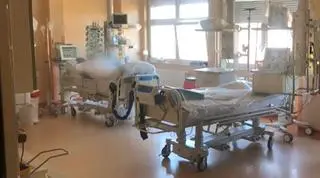 NFZ redukuje ryczałty szpitalom skierowanym do walki z koronawirusem