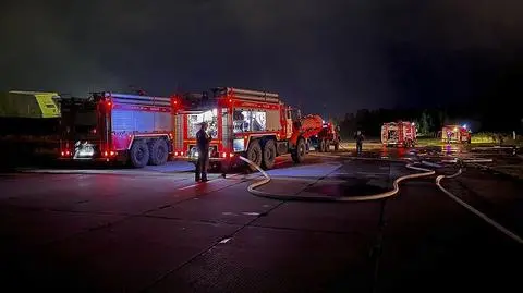 Straż pożarna na lotnisku w Pskowie 