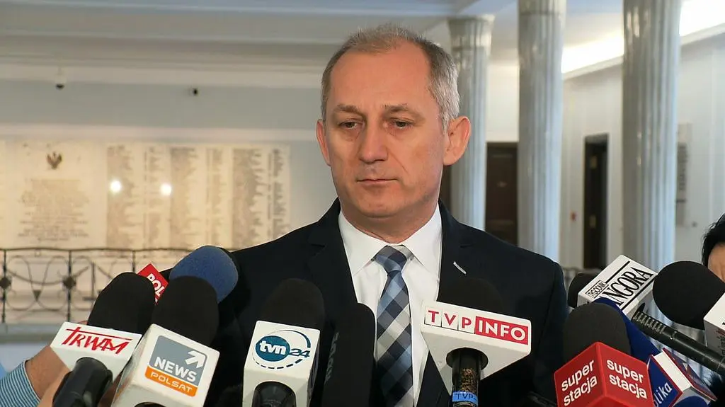 Neumann: premier dołączyła do prezydenta w łamaniu konstytucji