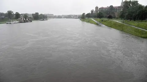 Fala kulminacyjna dotarła w piątek do Krakowa