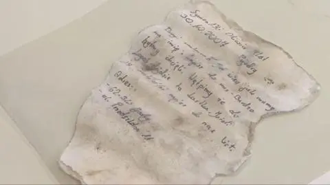Sprzątali brzeg rzeki, znaleźli list w butelce sprzed lat. Szukają nadawców