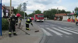 3 osoby ranne w wypadku na Hermanowskiej. To skutek zderzenia i dachowania do jakiego doszło w piątek po południu.
