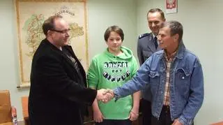 14-latek zaniósł portfel pełen gotówki na policję