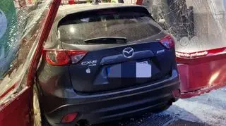 Kierująca wjechała w witrynę sklepową