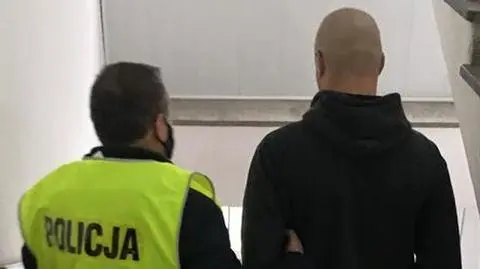 Uderzył autem w ścianę kamienicy, ale to był dopiero początek jego problemów 