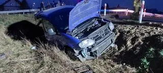Pociąg uderzył w samochód, jedna osoba ranna
