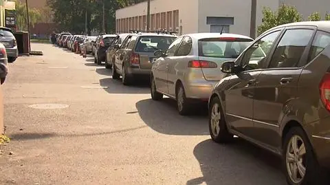 Kolejki do punktów pobrań