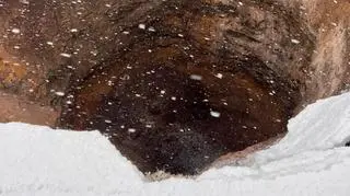 Zapadlisko na stadionie UKS Siersza