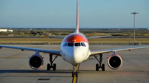 Aż 30 procent personelu, czyli około 4,5 tysiąca z ponad 15 tysięcy pracowników, chcą zwolnić brytyjskie linie lotnicze Easyjet