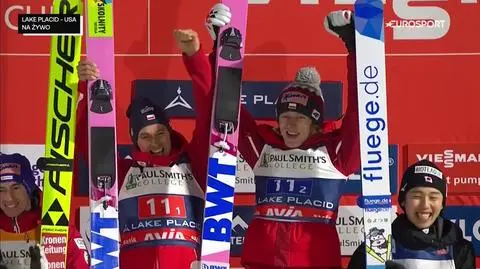 Wzruszenie na podium. Chóralnie odśpiewany Mazurek Dąbrowskiego