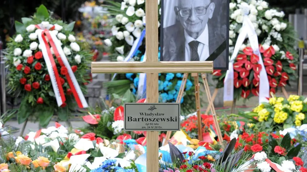 Władysław Bartoszewski spoczął na Wojskowych Powązkach