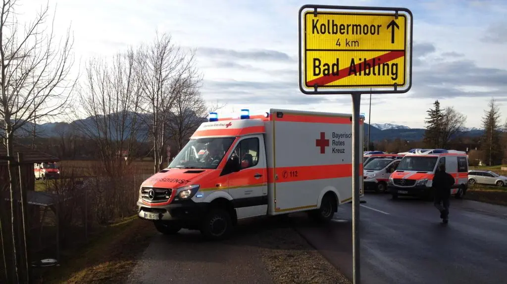 "Akcja ratunkowa nadal trwa, we wrakach są uwięzieni ludzie"