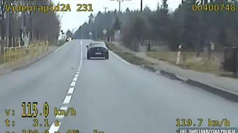 Zatrzymany za "rażące wykroczenia drogowe" odpowie też za próbę przekupstwa