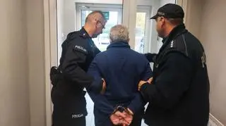 Policja: Składowali toksyczne nieczystości. Zostali zatrzymani