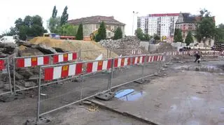 Piesi chodzą naokoło