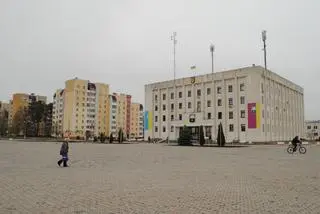 Opustoszałe centrum miasta pracowników elektrowni 