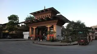 Granica łącząca Indie i Bhutan w Himalajach