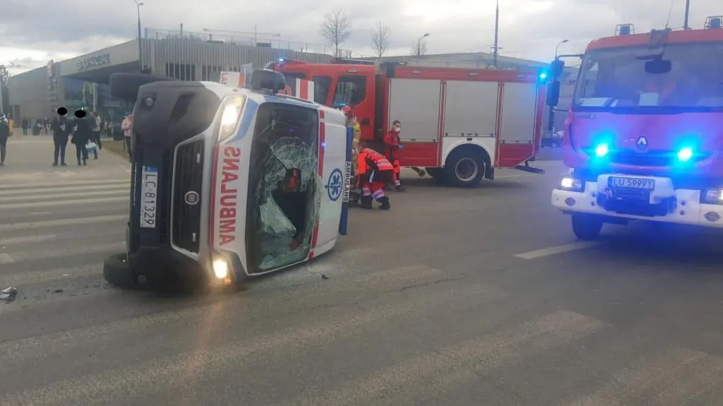 Karetka wjechała na czerwonym