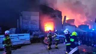 Pożar hal produkcyjnych w Kaninie