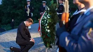 Uroczyste złożenie wieńców pod Pomnikiem Obrońców Wybrzeża