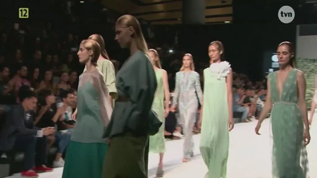 Uczestnicy na wybiegu podczas Fashion Week w Madrycie