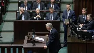 Morawiecki czeka, Suski przemawia