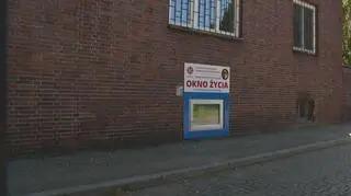Zakonnice znalazły w oknie życia dziewczynkę