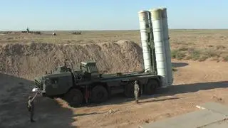 Rosyjskie systemy S-400 na poligonie Aszułuk 