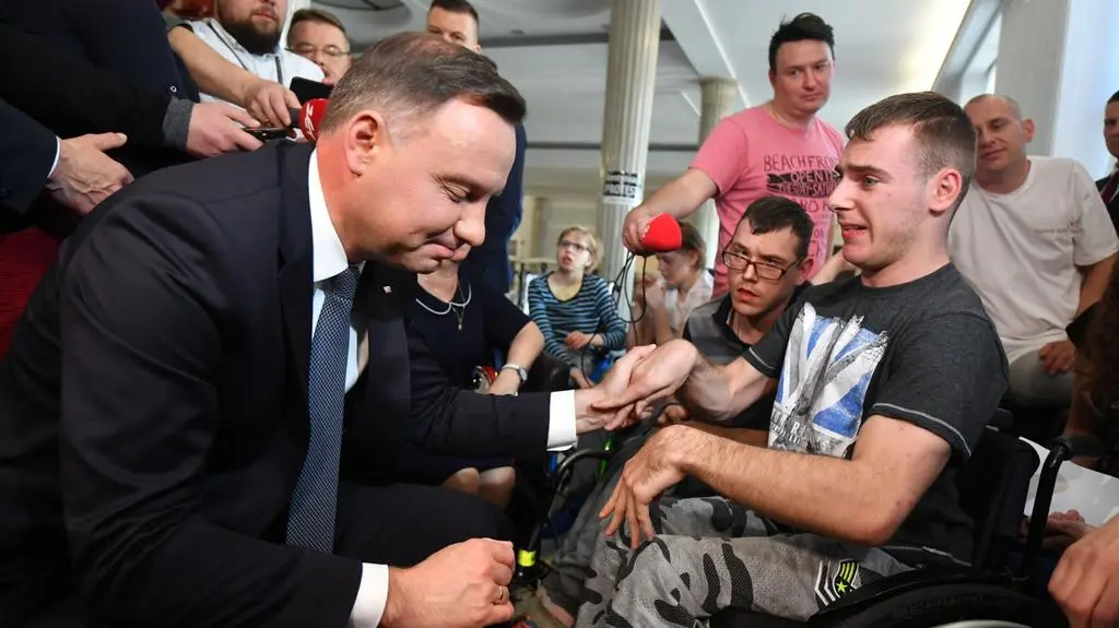 Prezydent poprosił o zapisanie wszystkich wniosków które mają protestujący rodzice osób niepełnosprawnych