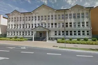 Sąd Rejonowy w Biłgoraju w 1999 roku przyznał spadek jednej osobie, a prawie 11 lat później podzielił go na trzy części