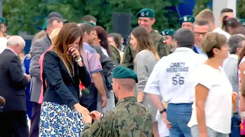 Polski żołnierz padł na kolana w czasie wojskowej imprezy