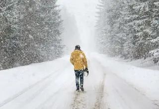 Obfite opady śniegu na południu Polski. Ostrzeżenia przed weekendem