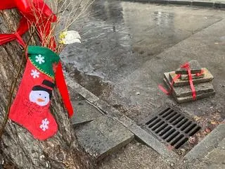 "Elfy" zerwały betonowe płyty na krakowskich Dębnikach