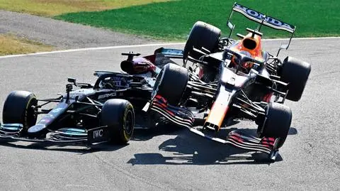 Verstappen winny kolizji z Hamiltonem. Słono za nią zapłaci
