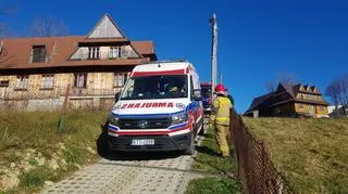 Karetka utknęła na wzniesieniu w Zakopanem
