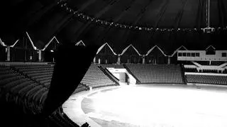  Wewnątrz Areny można w całej okazałości zobaczyć kształt elementów konstrukcyjnych na których opiera się dach