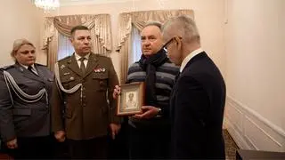 Jewhen Kulesza otrzymał od Krzysztofa Krajewskiego pamiątkową ikonę