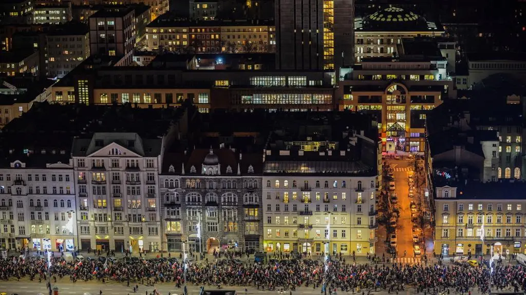 Marsz KOD i kontrmanifestacja w Warszawie 