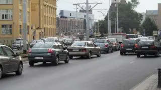 Samochody oczekiwały od skrzyżowania z ul