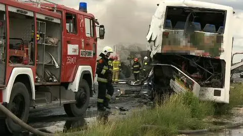 Tłumaczył, że tuż przed wypadkiem zauważył w prawym lusterku "język ognia" i usłyszał wystrzał