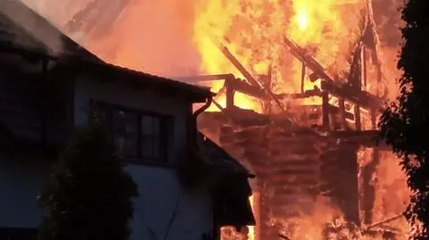 Ogromny pożar w Łebie. Płonął budynek, w którym mieści się hotel i restauracja