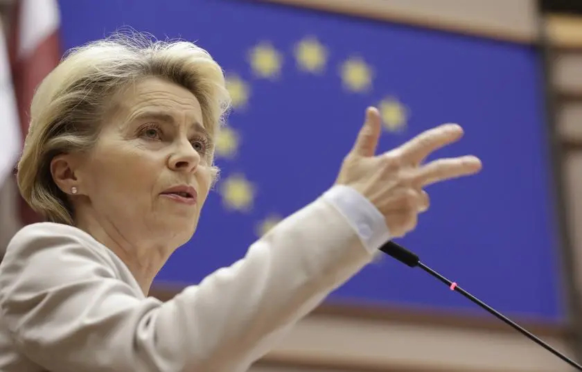 Budżet UE a praworządność. Szefowa KE Ursula von der Leyen sugeruje  rozwiązanie dla Polski i Węgier - TVN24