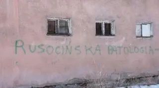 Dworek w Rusocinie niszczy nie tylko czas, ale i wandale
