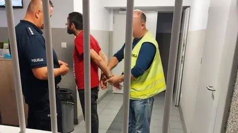 Został pobity, jeden z napastników odgryzł mu część ucha