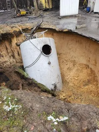 Do zapadliska na osiedlu Gaj wpadł silos