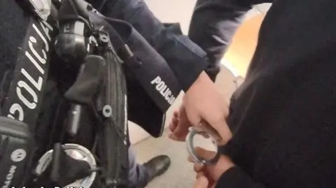 Brutalny atak na stacji kolejowej. Mężczyzna został wyszarpnięty z pociągu, a jego bagaże ukradzione