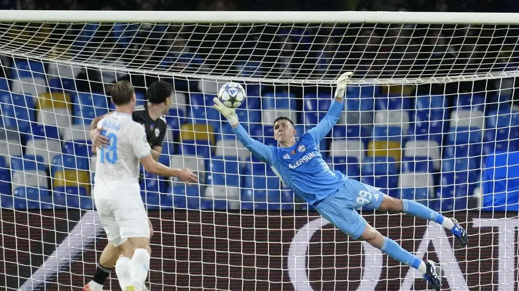 Załatwili go dopiero koledzy. Popisy polskiego bramkarza w Lidze Mistrzów