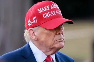 Donald Trump w czapeczce MAGA